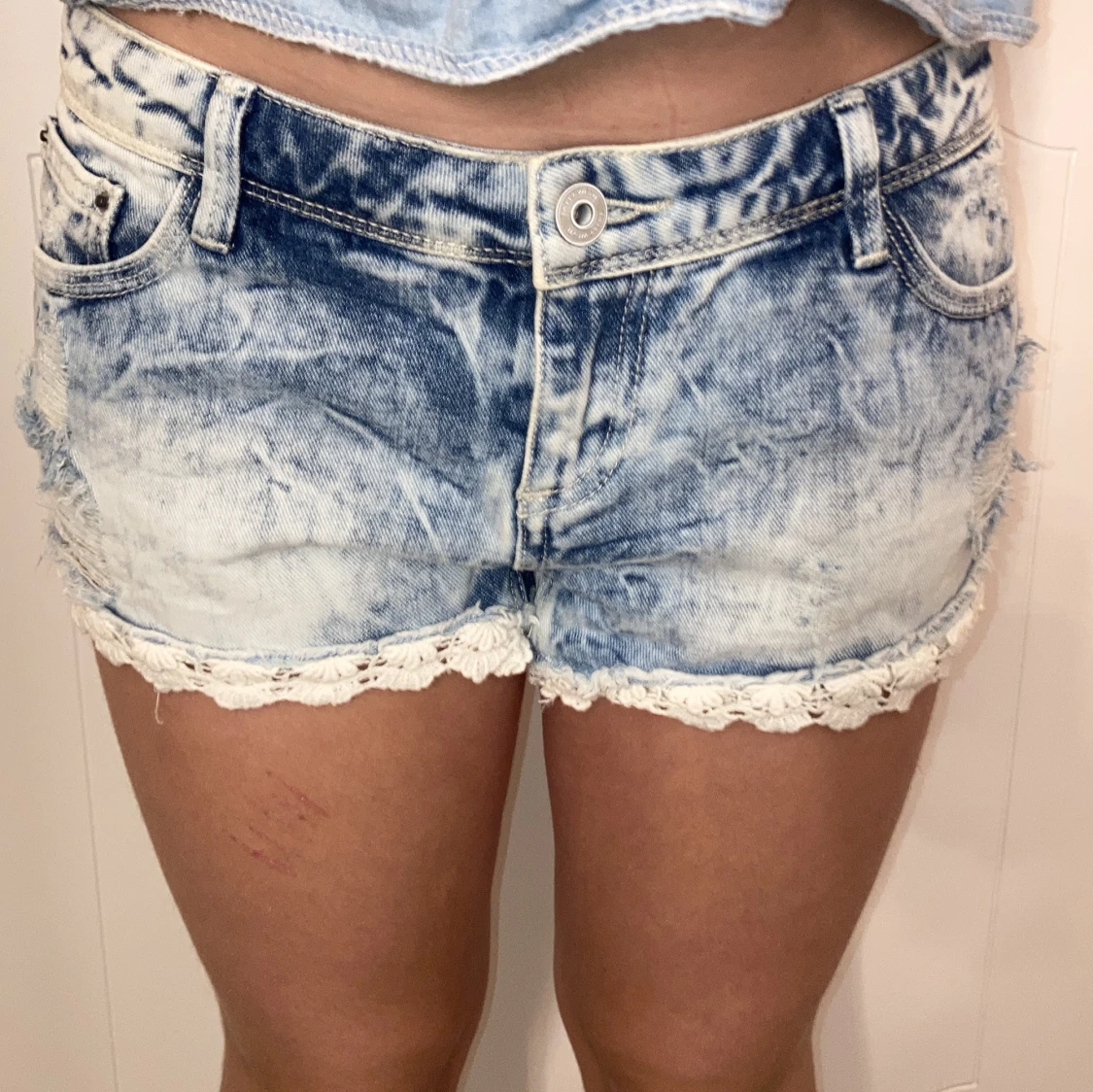 Blå jeansshorts med spets från Tally Weijl - 92