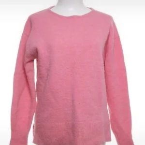 Rosa stickad tröja - Jättefin och jätteskön stickad tröja från indiska!! Använd några gånger bara. Kontakta för fler bilder ☺️🥰