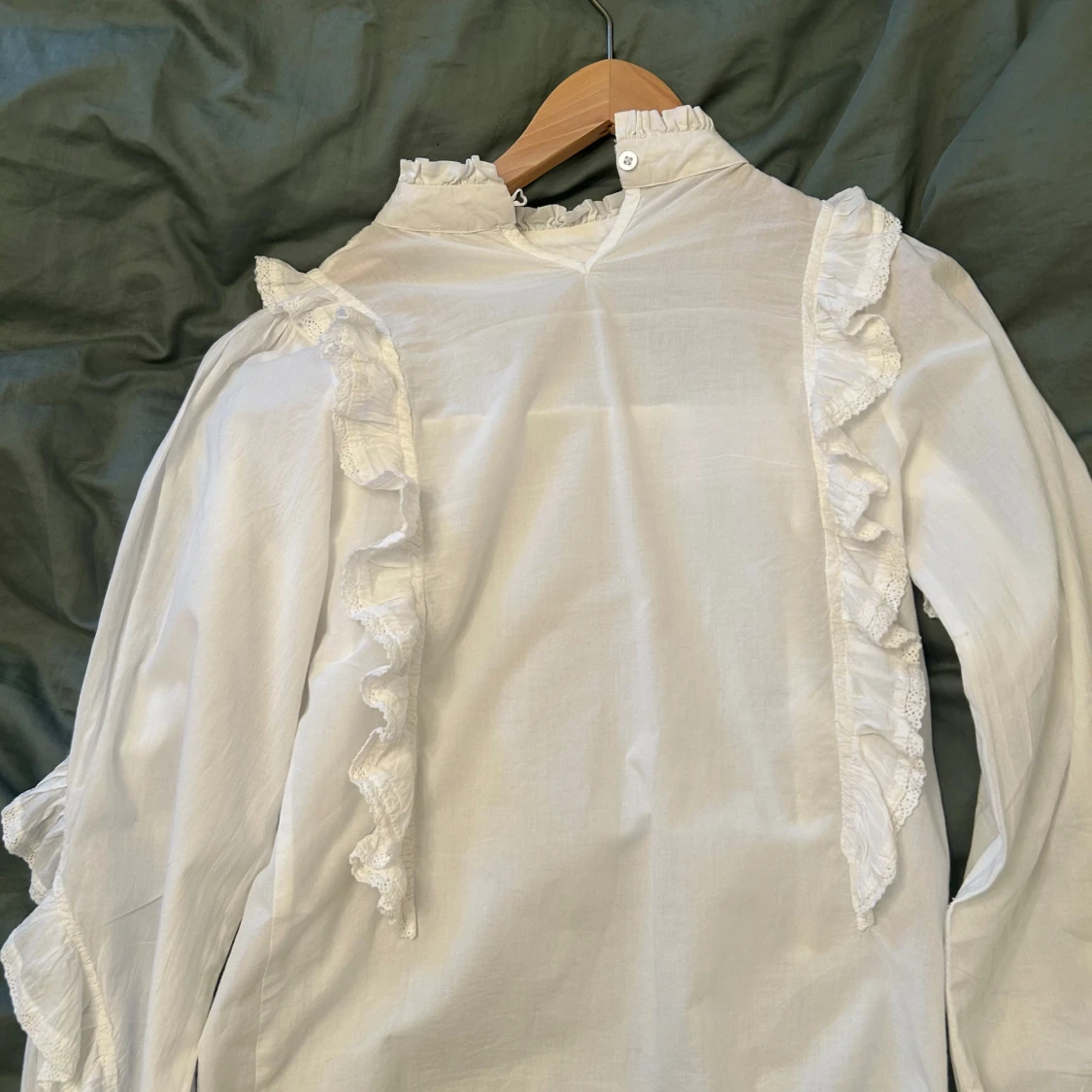 Vit blus från meet me there!!!! - 90