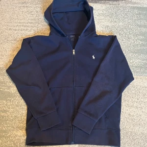 Ralph Lauren Kofta - Säljer en snygg marinblå kofta från Polo Ralph Lauren, priset är inte hugget i sten men förväntar mig bara rimliga bud.