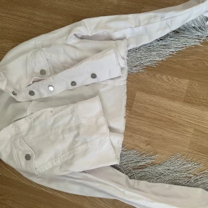Jeans jacka m. fransar S - Endast provad, supersnygg!