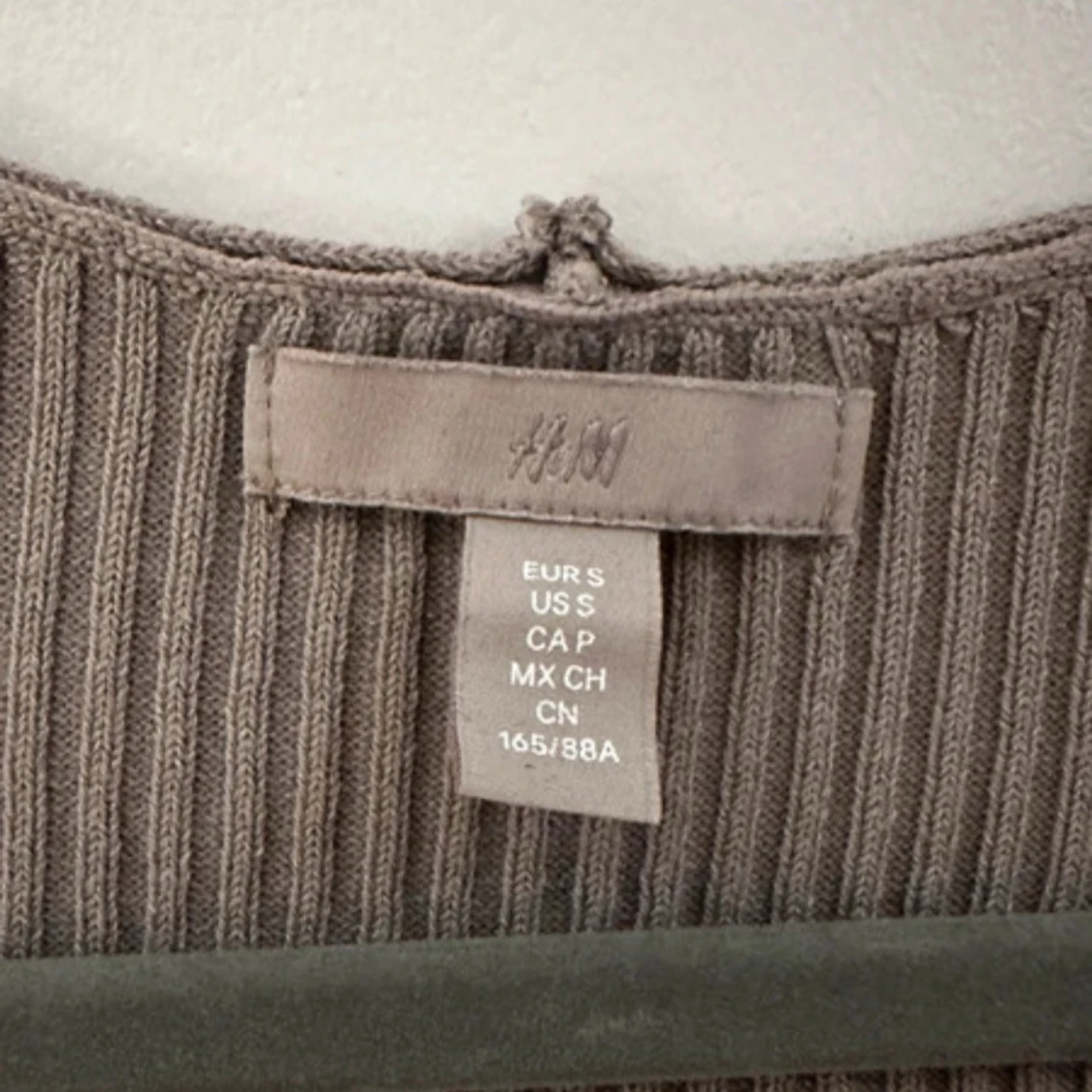 Beige ribbad topp från H&M - 1