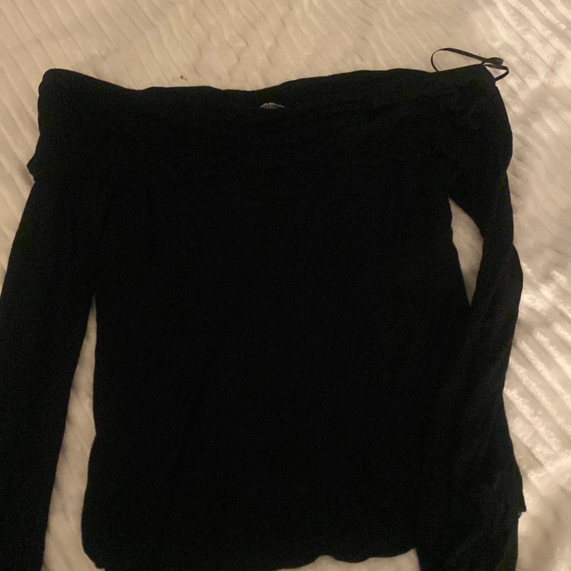 Svart offshoulder topp från Gina Tricot - 91