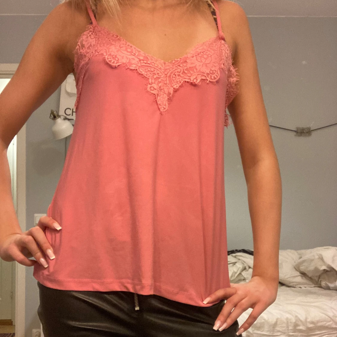 Rosa linne med spetsdetaljer - 91