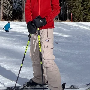 Beiga skidbyxor från Dope - Dopes klassiska byxor! Använd sparsamt 4 dagar av smal 12 åring. Byxa xxs.