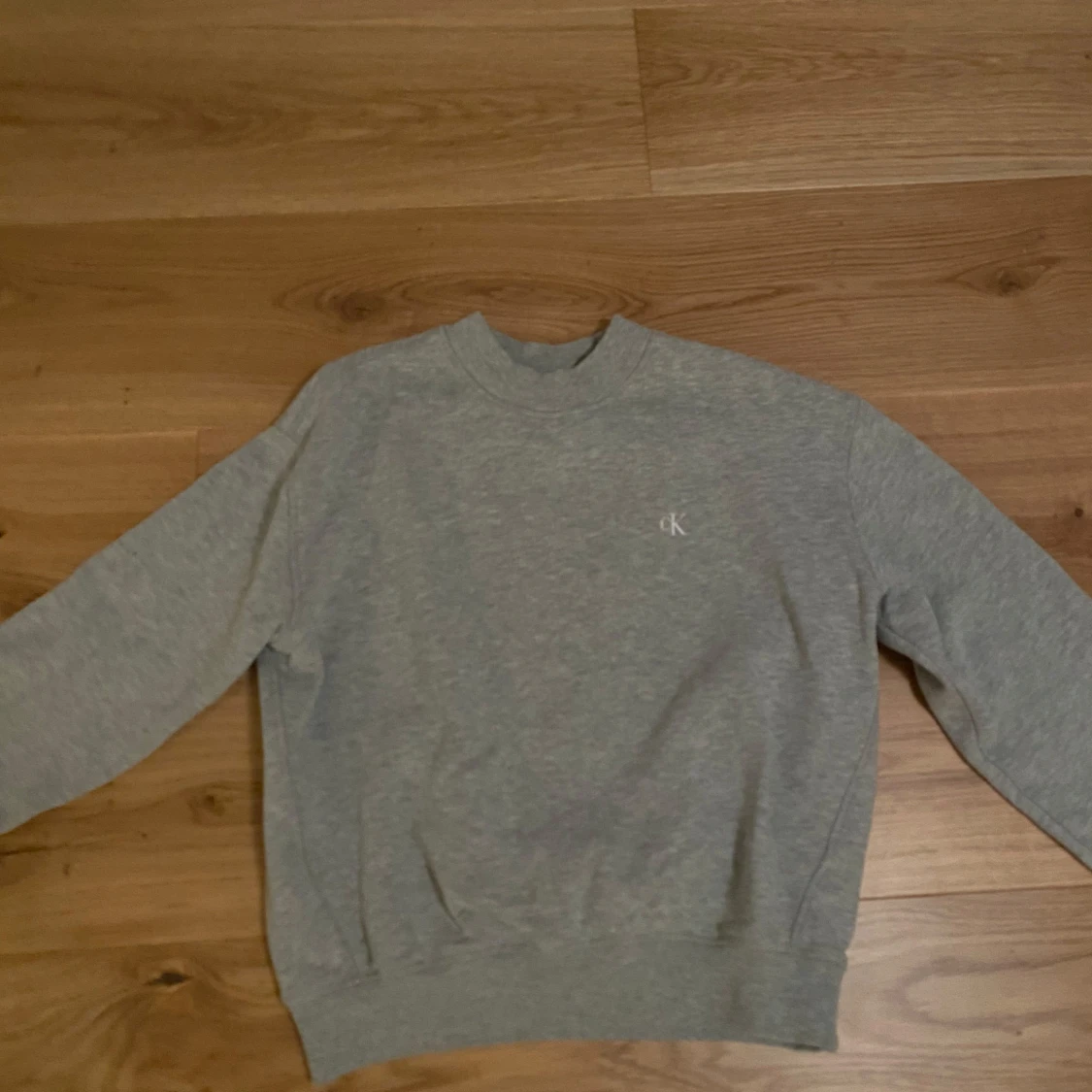 Grå sweatshirt från Calvin Klein Jeans