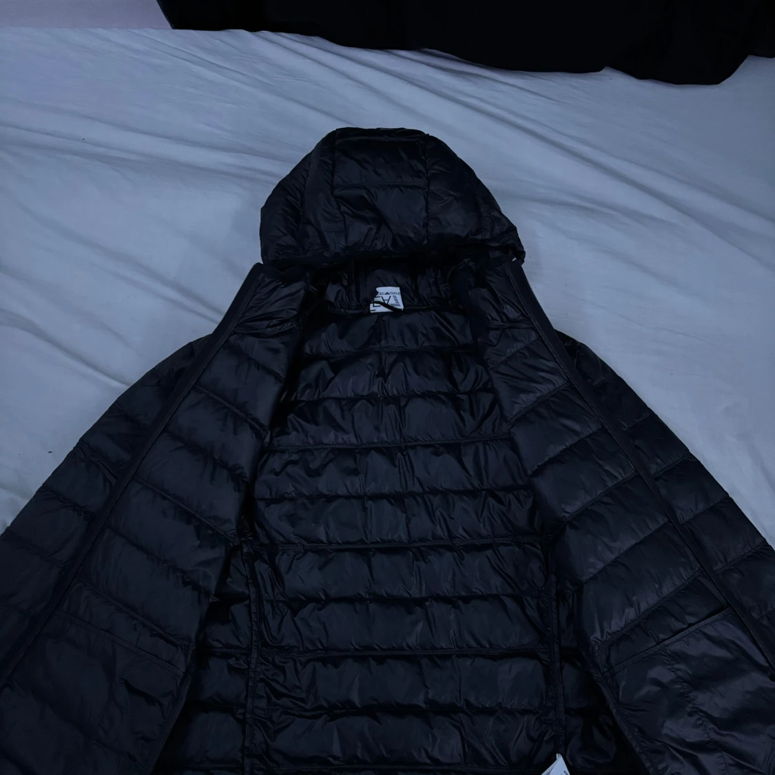 Svart pufferjacka från Emporio Armani - 1