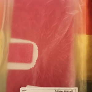 Svart o röd plånboksväska för Galaxy S10 o 22 Ultra  - Snygg svart o rödplånboksväska för Galaxy S10 Plus. O 22 Ultra Tillverkad i syntetmaterial med en praktisk stängning. Perfekt för att skydda din telefon med stil.