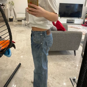  Levi's vintage jeans  - Snygga blå vintage jeans från Levis, de är thriftade från Barcelona . De har en rak passform och är perfekta för en avslappnad stil. Väldigt bra skick knappt använda inga fläckar eller hål osv!!