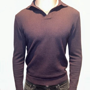 A days march, tröja/marinoull - Marinblå tröja från a days march i marino ull. Storlek S/XS