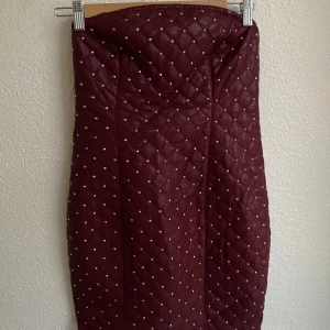 Skinn klänning  - Skitsnygg klänning med små pärlor❤️nypris- 822