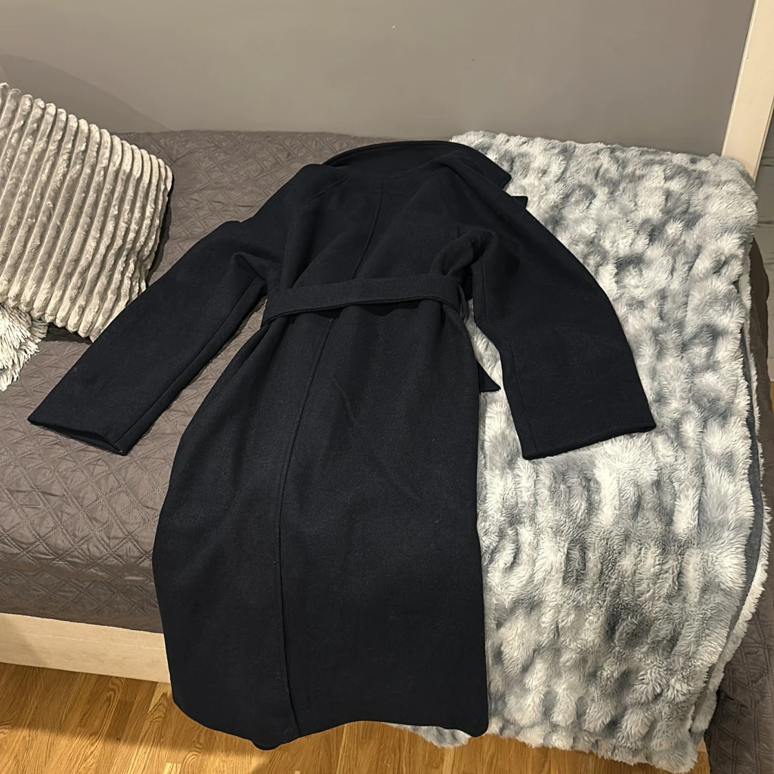 Marinblå kappa från Gina tricot - 90