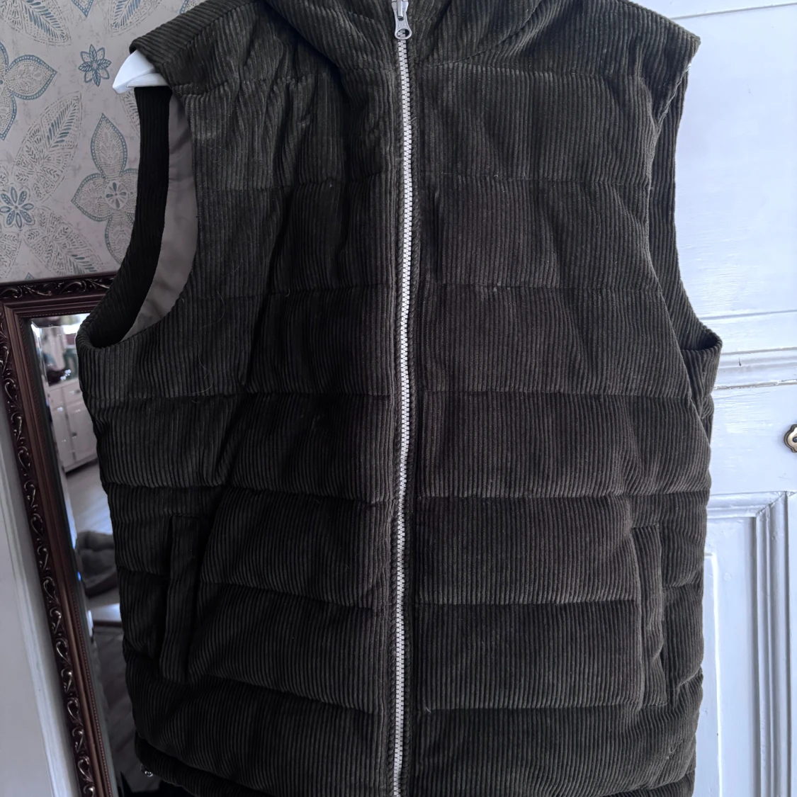 Olivgrön manchester dunväst från Stenströms