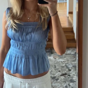 hm topp - jätte fin blå satin topp från hm storlek S! Inga defekter  