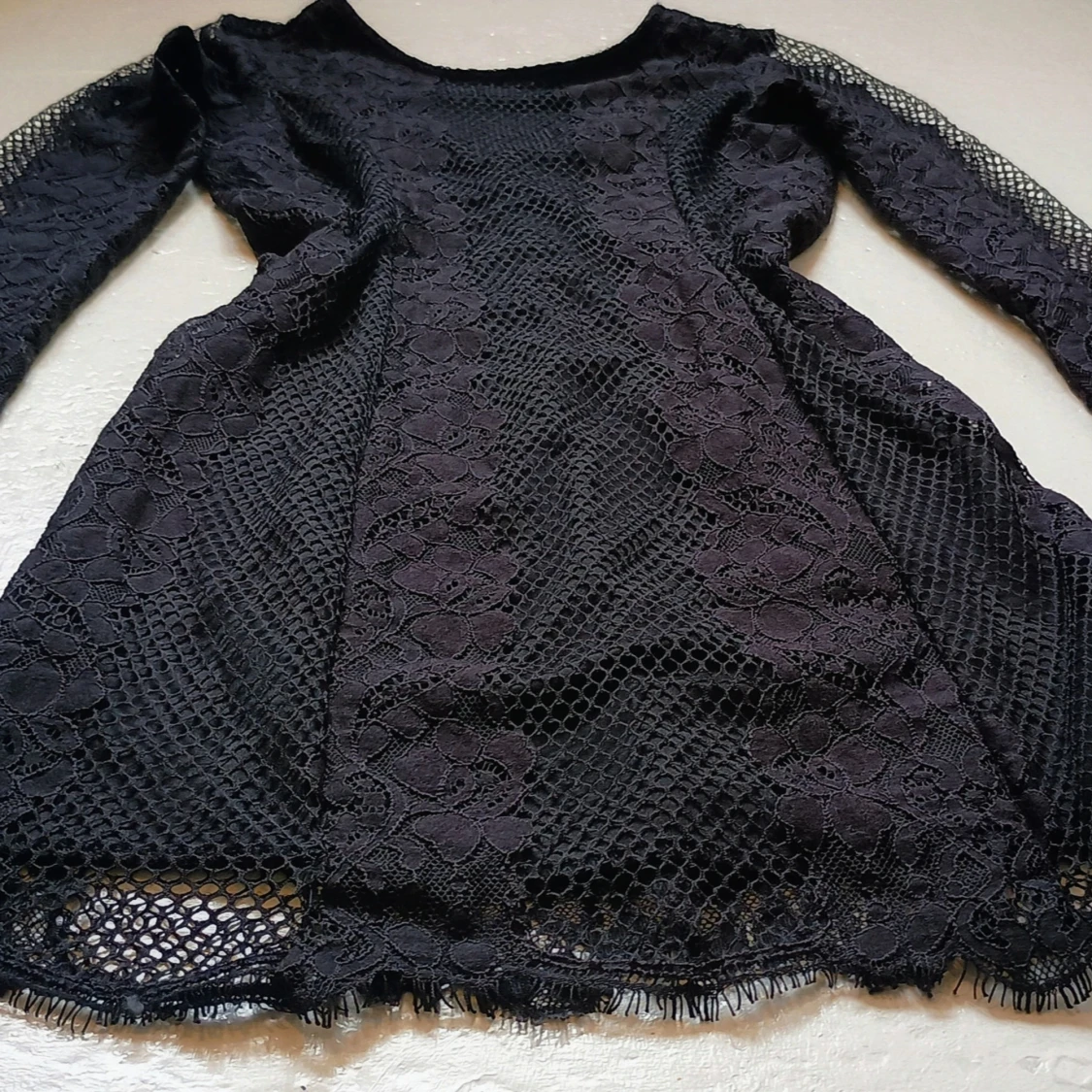 Svart spetsklänning