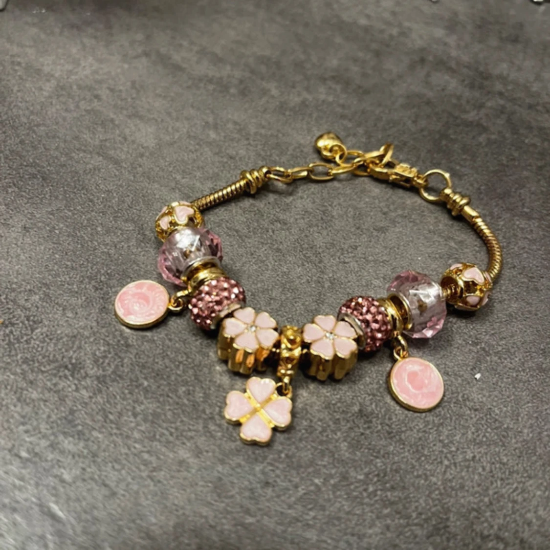 Smyckeset med pärlhalsband och örhängen - 93