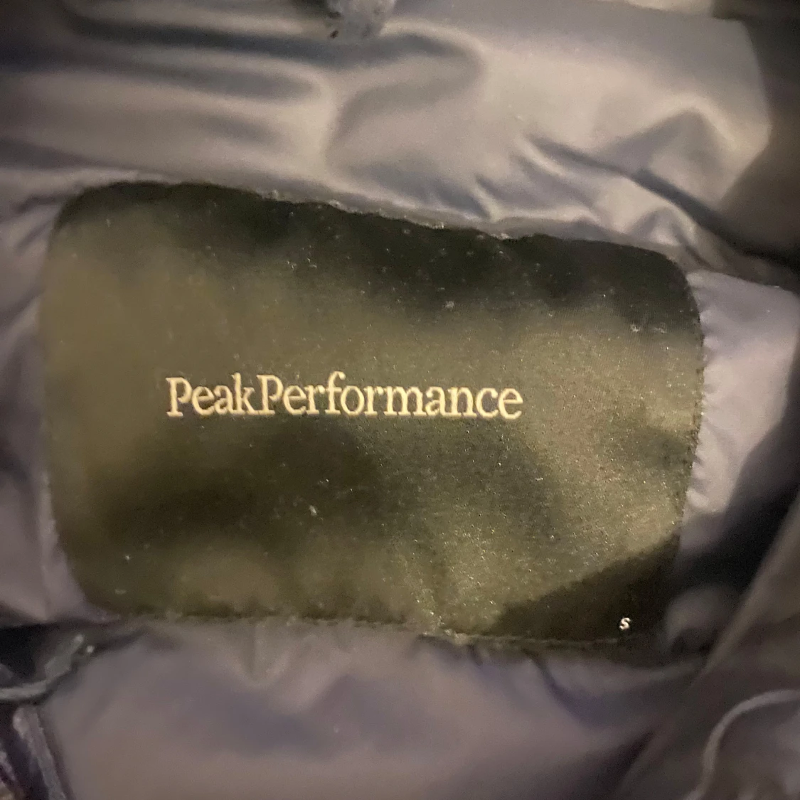 Mörkblå pufferjacka från Peak Performance - 90