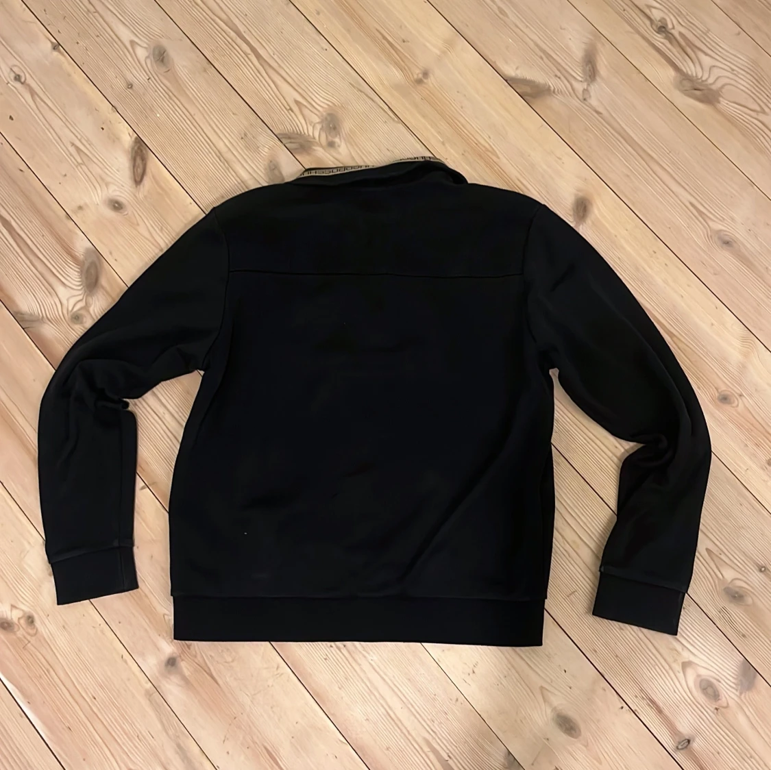 Svart tröja med dragkedja från Hugo Boss - 92