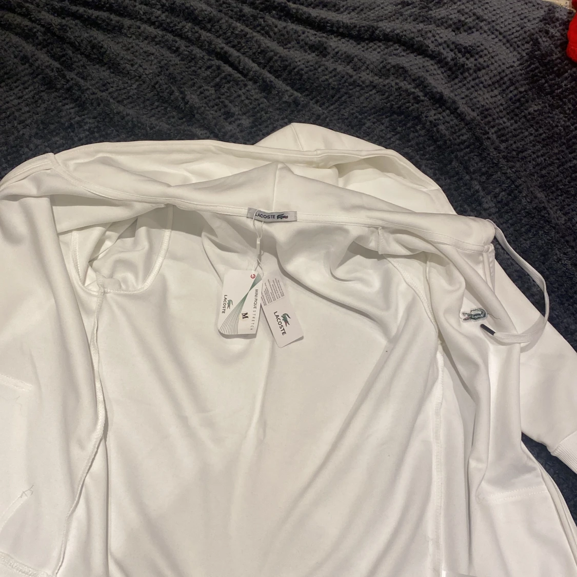 Vit hoodie från Lacoste - 91