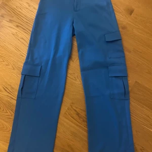 Junkyard blue trouser size S, new - Stylish blue pants with pockets. The pants are new. Original price 599 sek