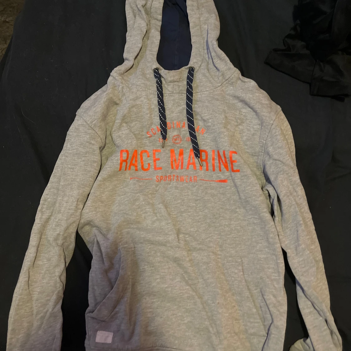 Grå hoodie från Race Marine (SWISH ENDAST!)
