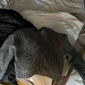 Stickad tröja bikbok - Väldigt varm och gosig!