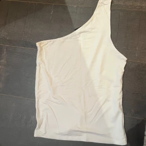 Vit topp - Superfin vit topp från Gina tricot💕