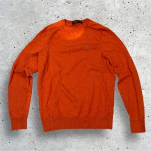 Morris Crewneck - Morris Crewneck | Skick 8.5/10 inga defekter | Storlek S men passar XS och färgen orange | Material 100% Merino | Nypris 1800kr | Hör av er  för mer information/bilder!