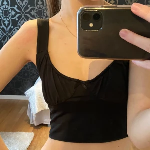 Svart topp - Svart kort linne/festtopp🖤