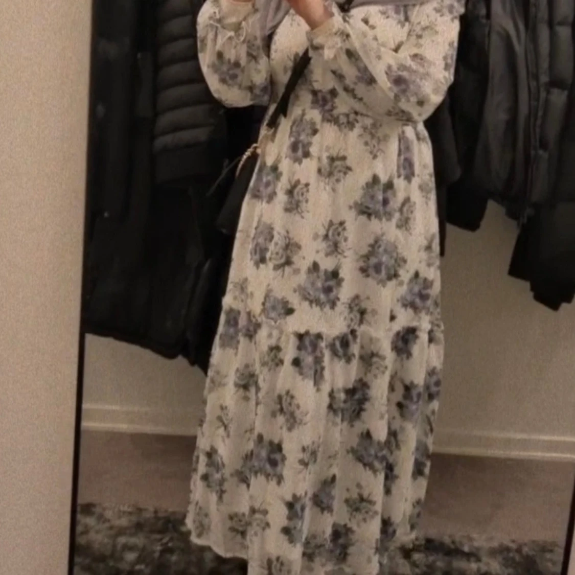 Blå blommig klänning - 91