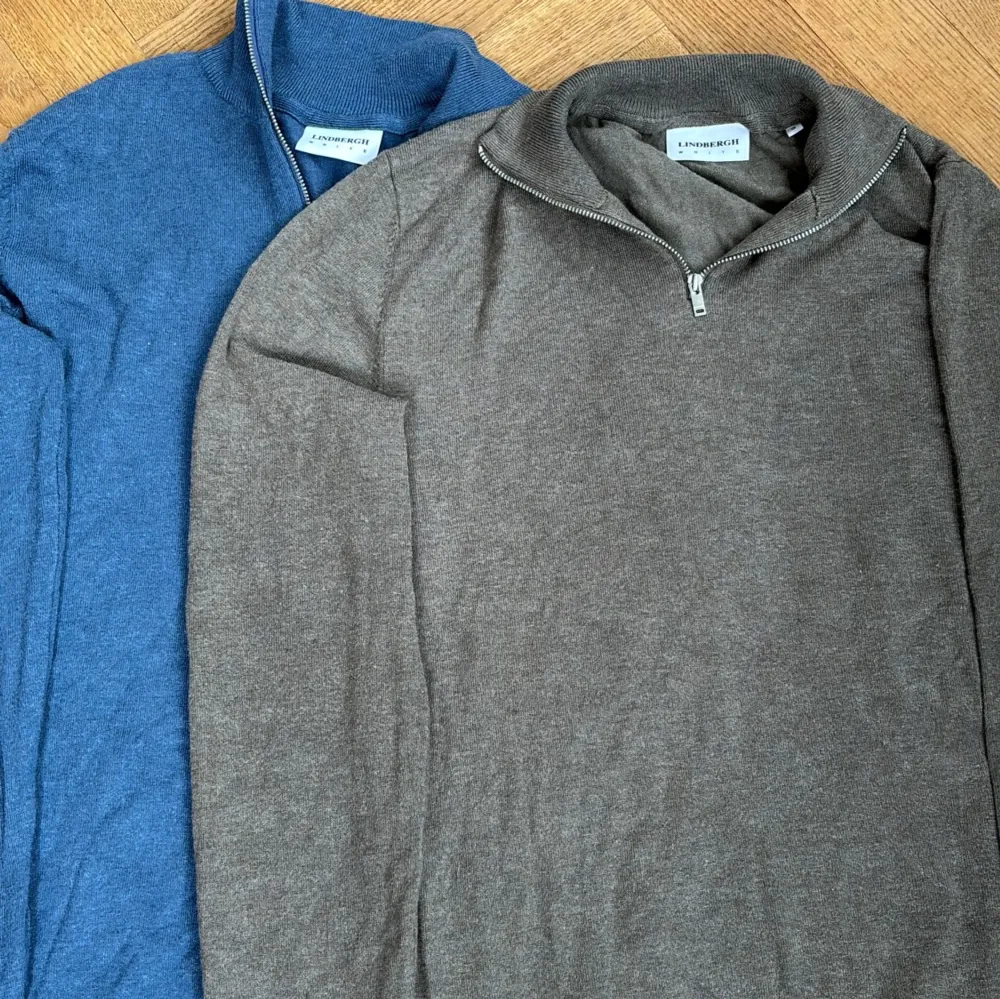Säljer dessa två snygga halfzips från linderbergh. De är sparsamt använda och kostar 600 nypris. Du få båda för endast 160kr.. Hupparit & Collegepaidat.