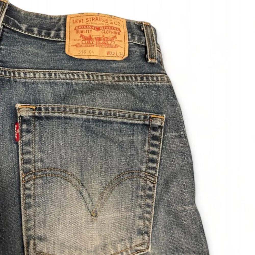 Rare vintage flared Levis. Storlek W33 L34, sitter som W32. Mycket bra skick, har lagats men syns inte när man har på sig de. Riktigt snygg wash. Skriv i dm om intresserad eller har frågor. Kan även skicka mer bilder samt mått och annat. . Farkut & Housut.