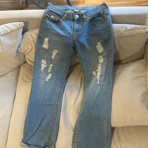 Blå jeans från True Religion - Säljer nu mina True Religion, mycket sparsamt använda! 