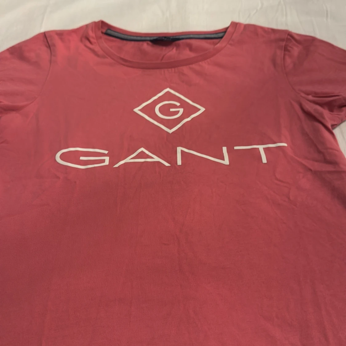 Rosa t-shirt från GANT - 90
