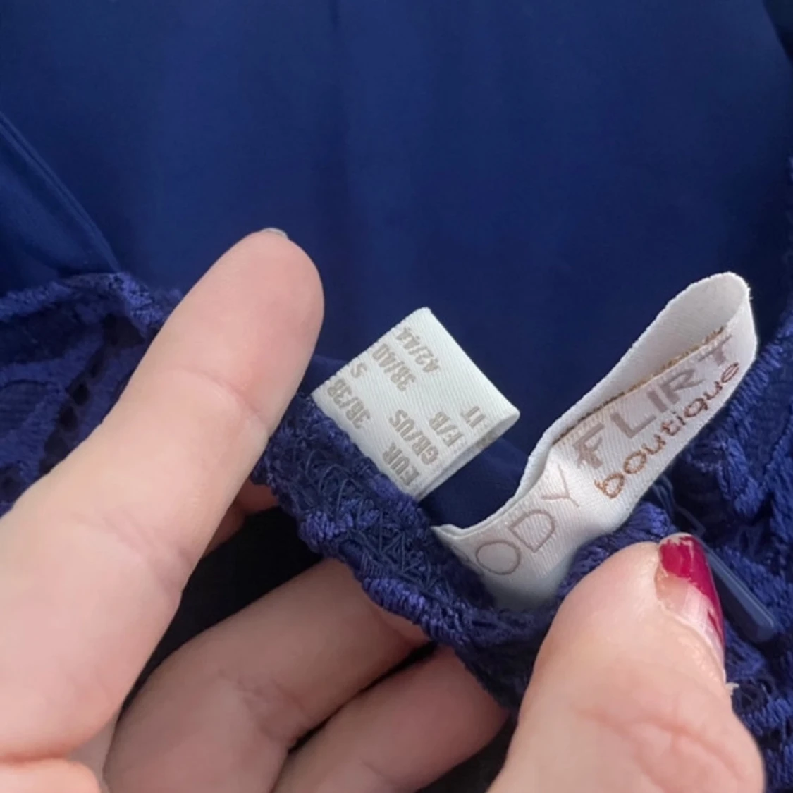 Blå spetsklänning från Body Flirt - 90