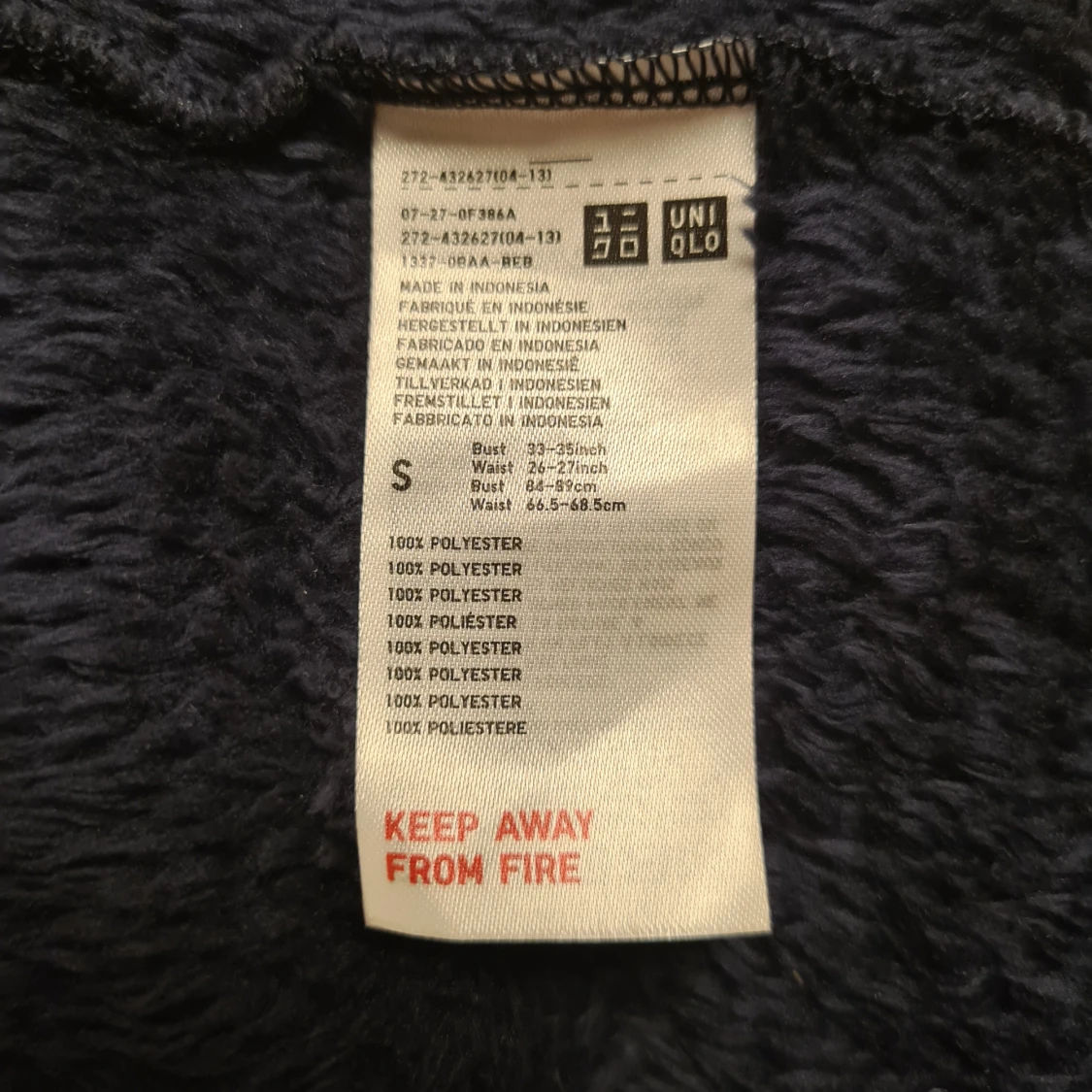 Mörkblå fluffig tröja från Uniqlo - 3