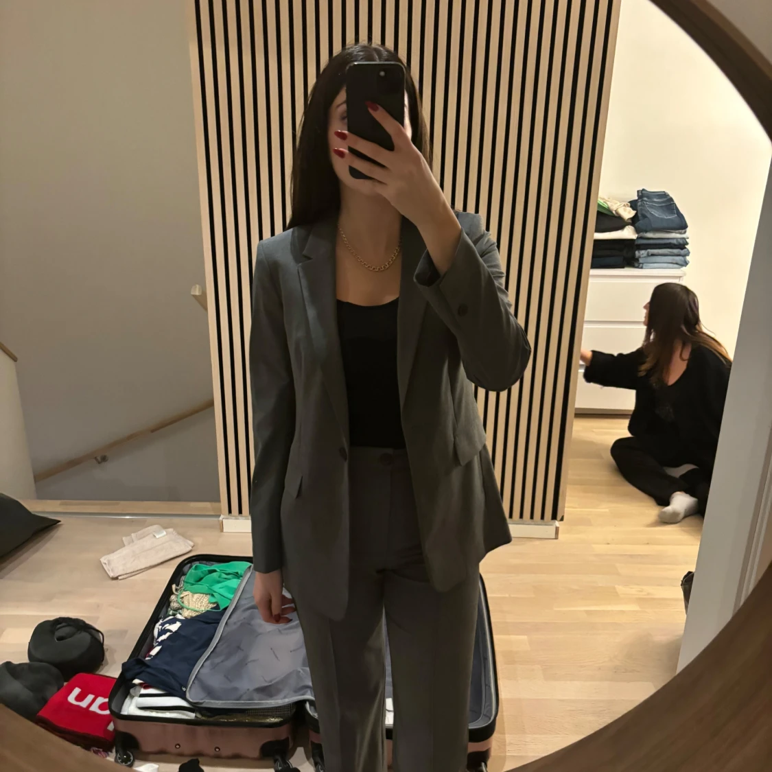 Grå kavaj och byxor - 1