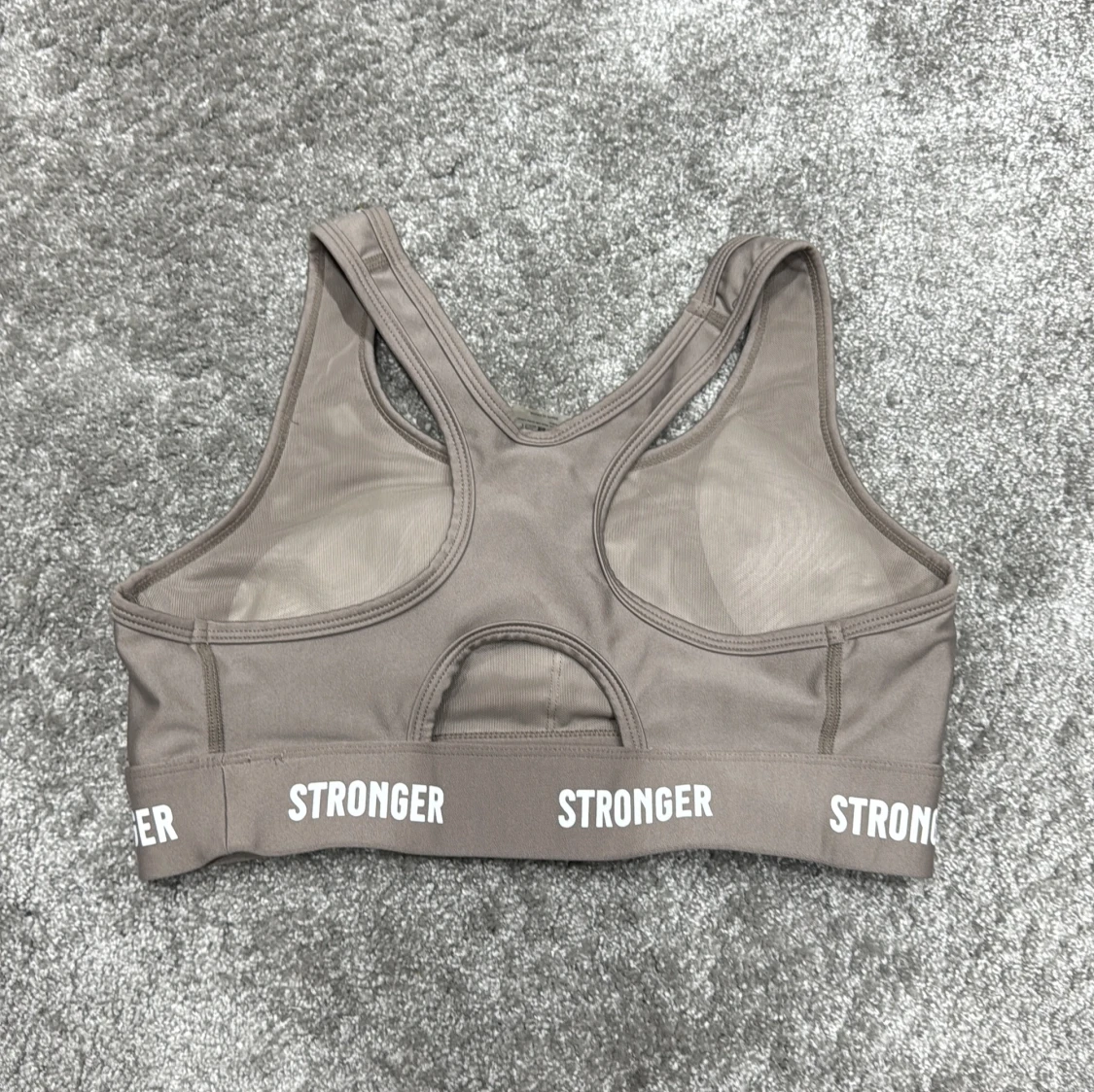 Beige sporttopp från Stronger - 1