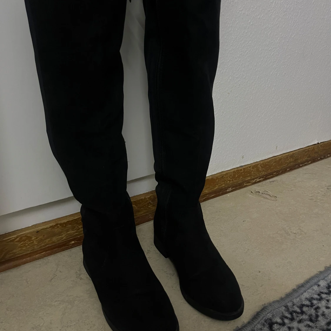 Svarta höga stövlar med dragkedja - 3