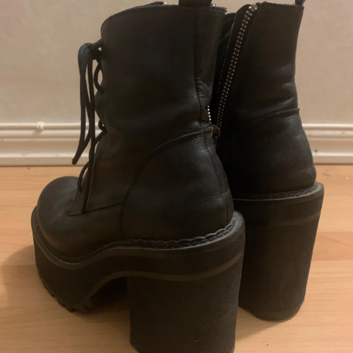Svarta choke boots - 1