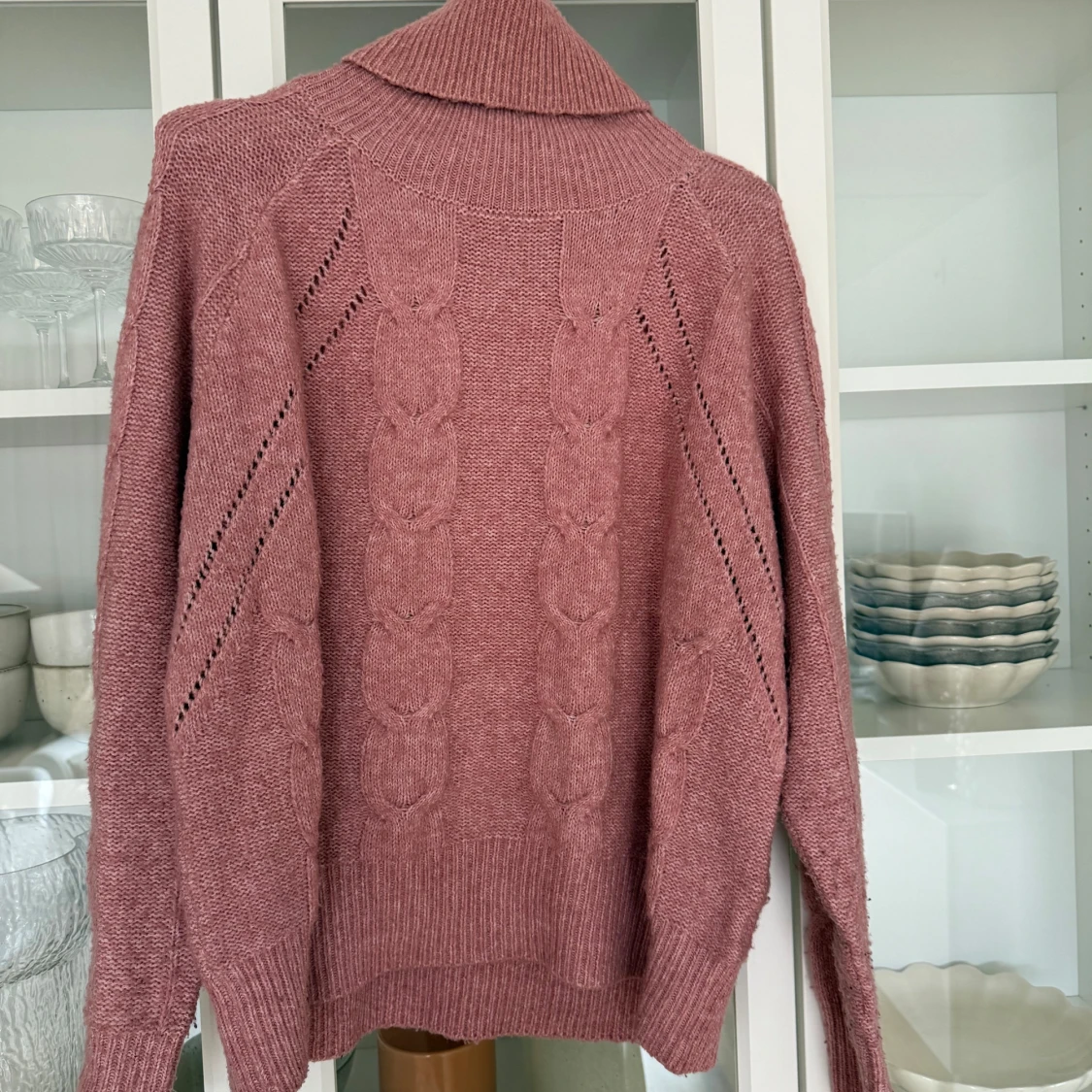 Rosa stickad polotröja