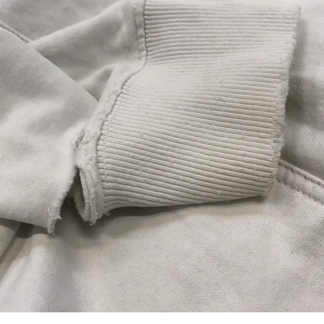 Vit hoodie från Stussy - 3