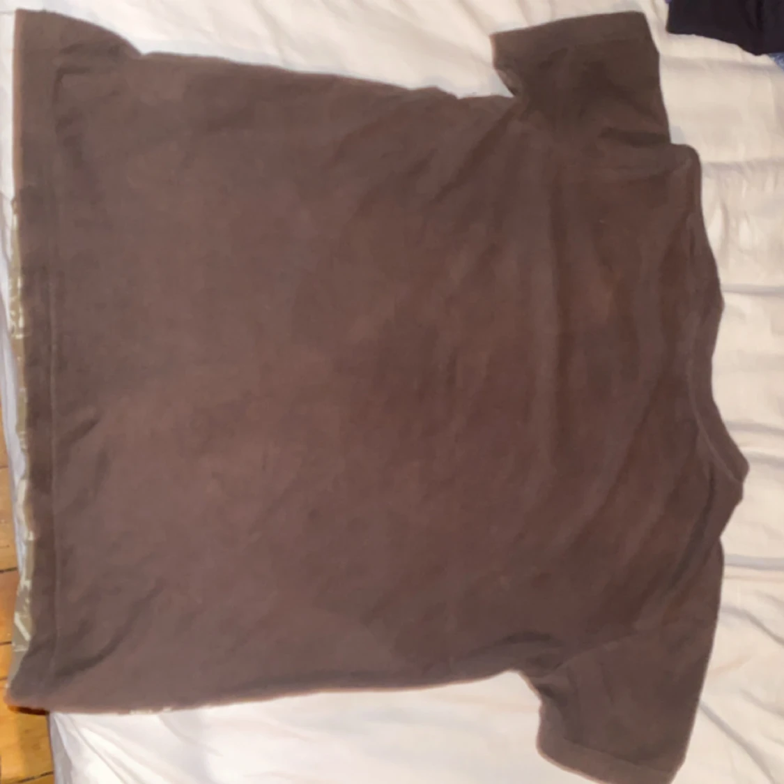 Brun t-shirt med skateboardtryck från F.L.Y. - 1