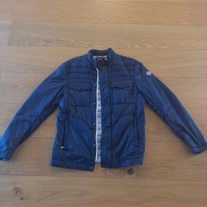Colmar vårjacka  - Snygg blå vår jacka från colmar, pris kan förhandlas vid snabb affär 