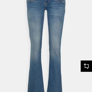 Blå jeansbyxor från LTB - Jättefina jeans men som tyvärr inte passar. Är bra i längden för mig som är 1,80. Midjemått rakt över är 41,5 och innerbenslängden är 84 cm