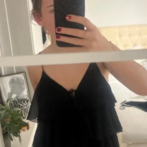 Blus - Blus fårn zara spruckit i sömnen på två ställen syns ej o påverkar ej så mke kan lagas enkelt men ej tagit tag i de! Storlek S tror jag men passar större o mindre! Använd två ggr o pris kan diskuteras 