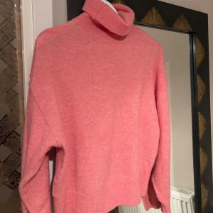 Rosa stickad polotröja - Mysig rosa stickad polotröja! 