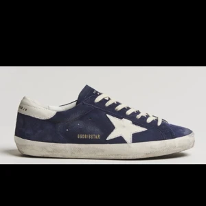 Mörkblå GG helt nya! - Har inta använt dem alls, storlek 43 men passar även 44! Perfekt för hösten. 