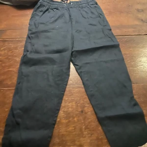 Linnebyxor - Linnebyxor från H&M i storlek 36. Aldrig använda. Så fräscha.