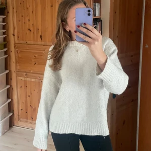Stickad tröja - En varm stickad tröja från Zara, i bra skick och den sticks inte